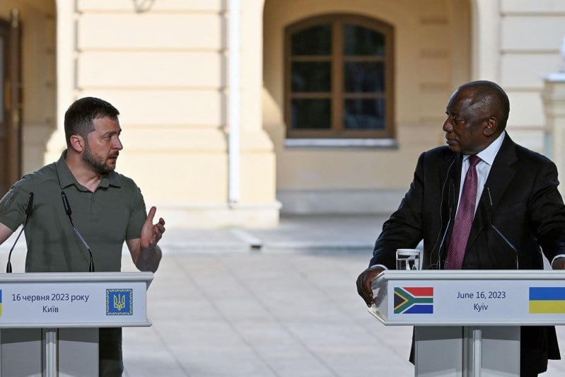 ZelenskyRamaphosa-GettyImages-1258743603